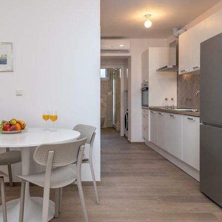 Apartments Flora Трогир Екстериор снимка