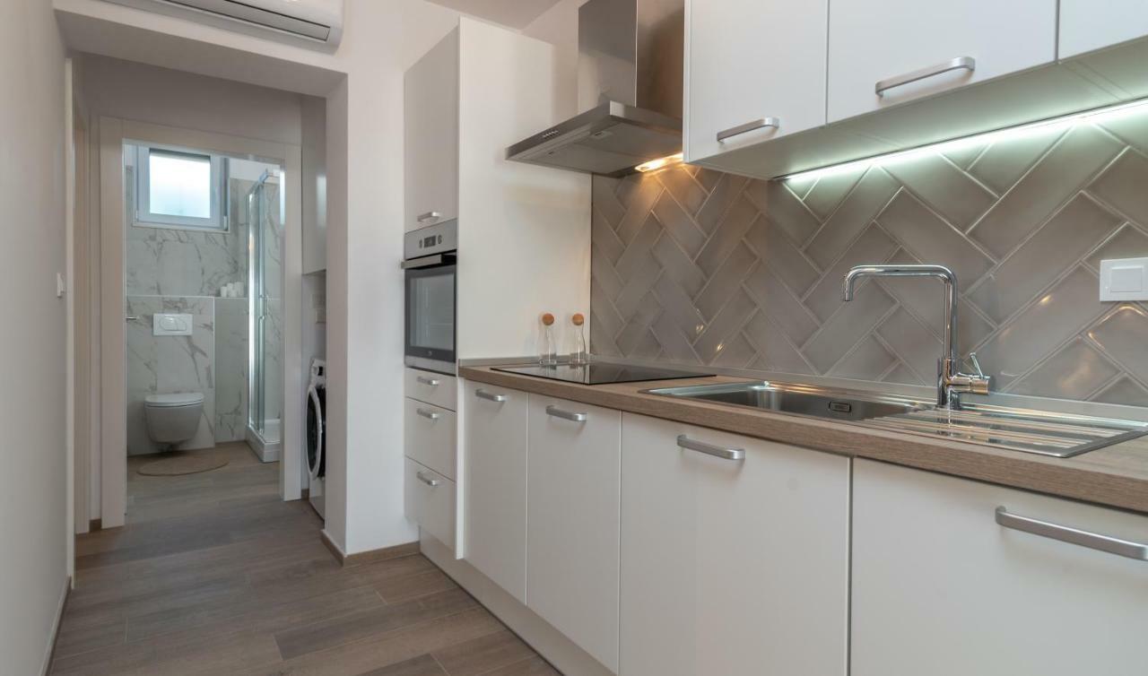 Apartments Flora Трогир Екстериор снимка