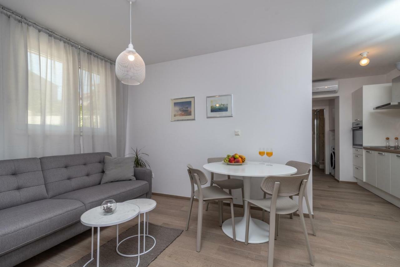 Apartments Flora Трогир Екстериор снимка