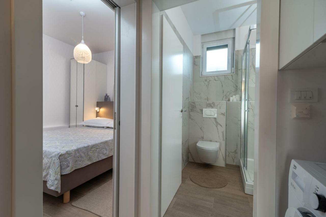 Apartments Flora Трогир Екстериор снимка