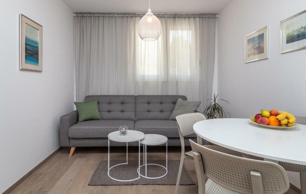 Apartments Flora Трогир Екстериор снимка