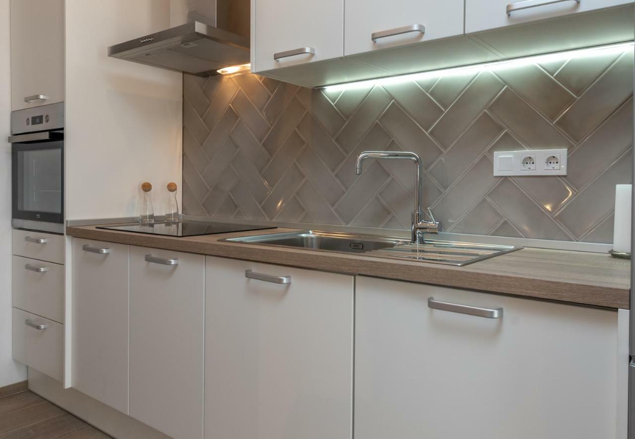 Apartments Flora Трогир Екстериор снимка
