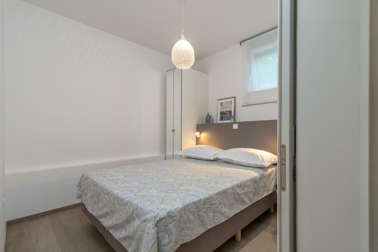 Apartments Flora Трогир Екстериор снимка