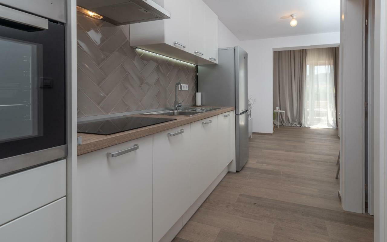 Apartments Flora Трогир Екстериор снимка