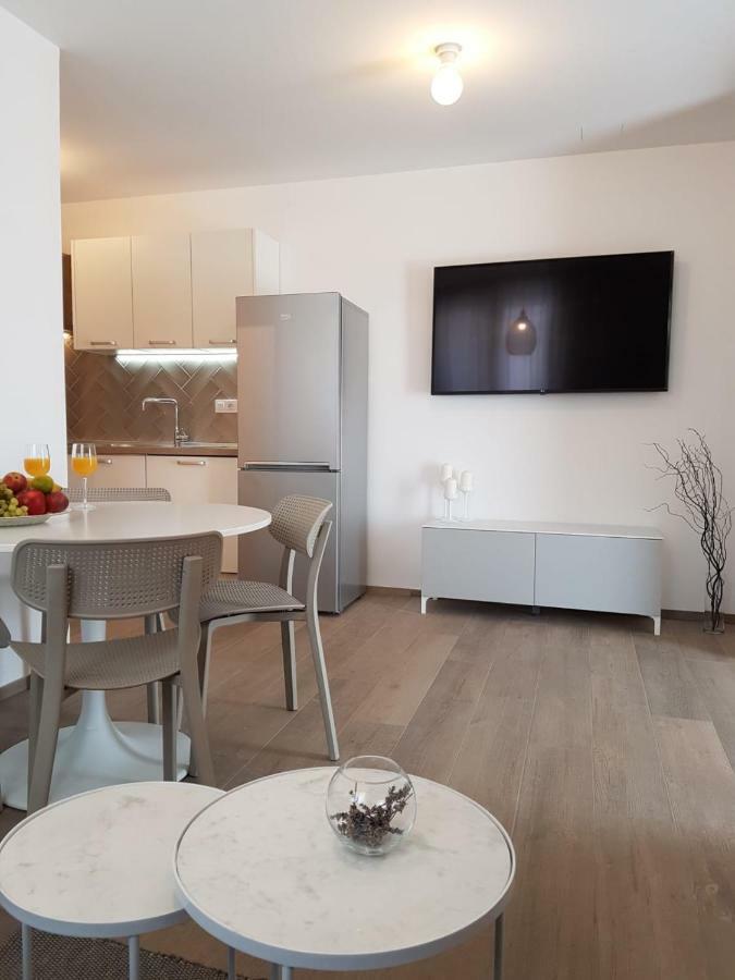 Apartments Flora Трогир Екстериор снимка