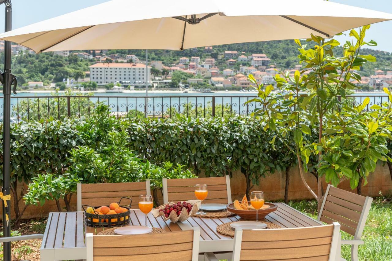 Apartments Flora Трогир Екстериор снимка