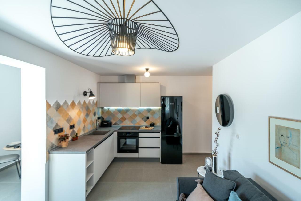 Apartments Flora Трогир Екстериор снимка