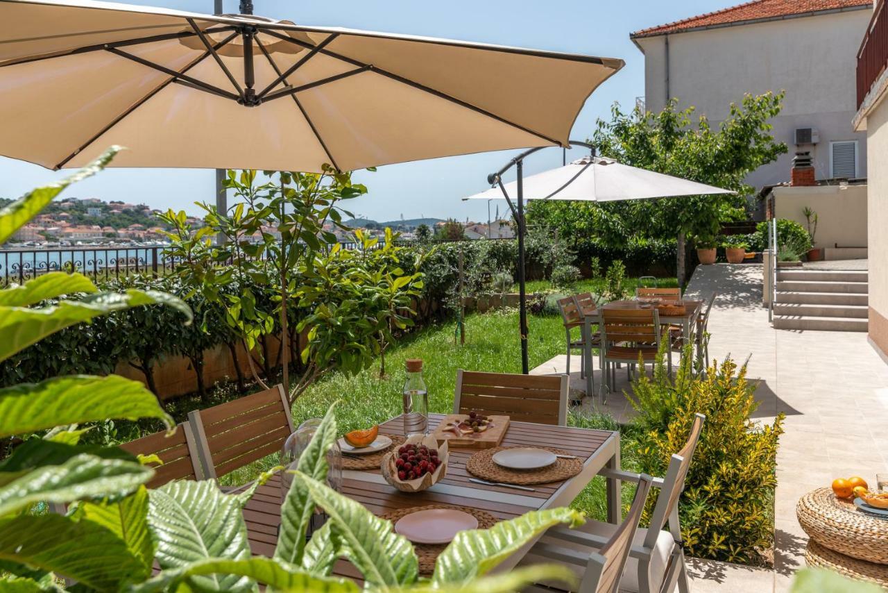 Apartments Flora Трогир Екстериор снимка