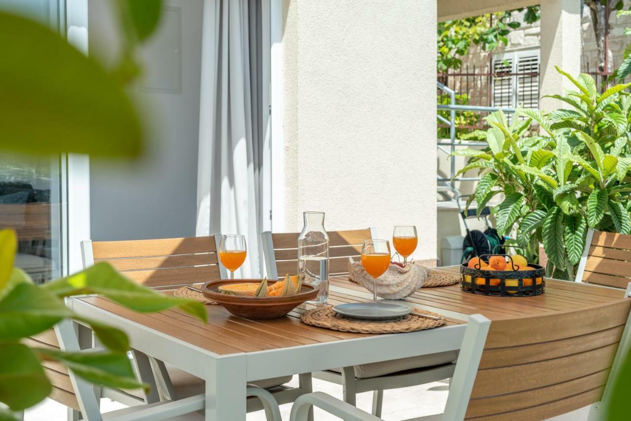 Apartments Flora Трогир Екстериор снимка