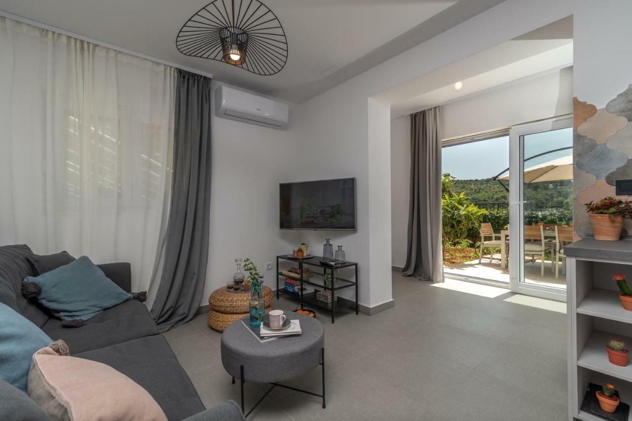 Apartments Flora Трогир Екстериор снимка