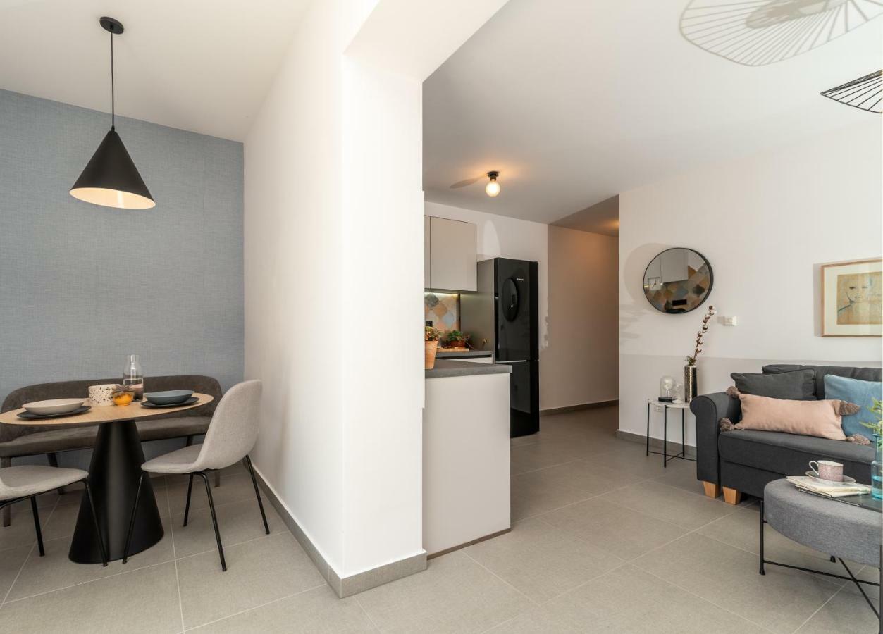 Apartments Flora Трогир Екстериор снимка