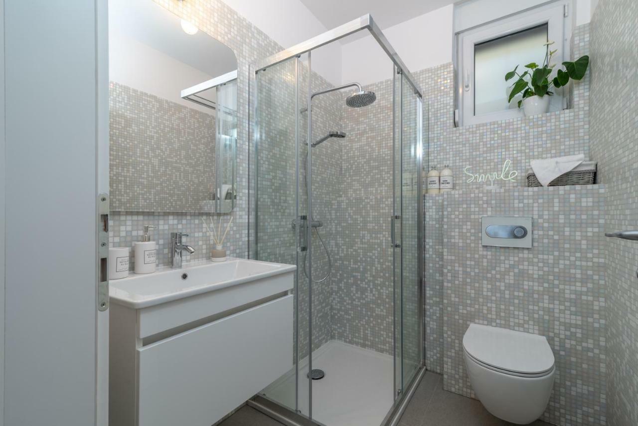 Apartments Flora Трогир Екстериор снимка
