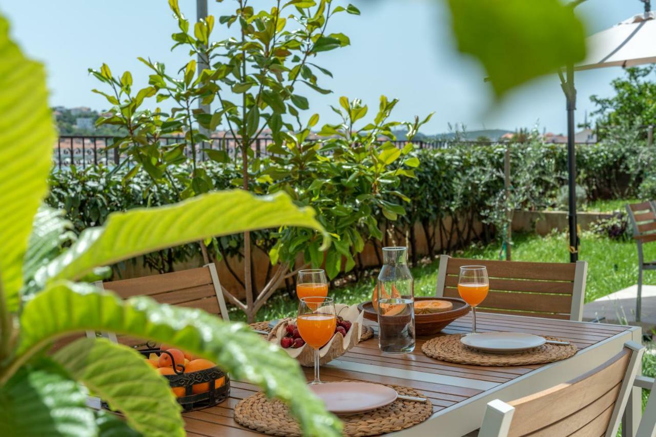 Apartments Flora Трогир Екстериор снимка