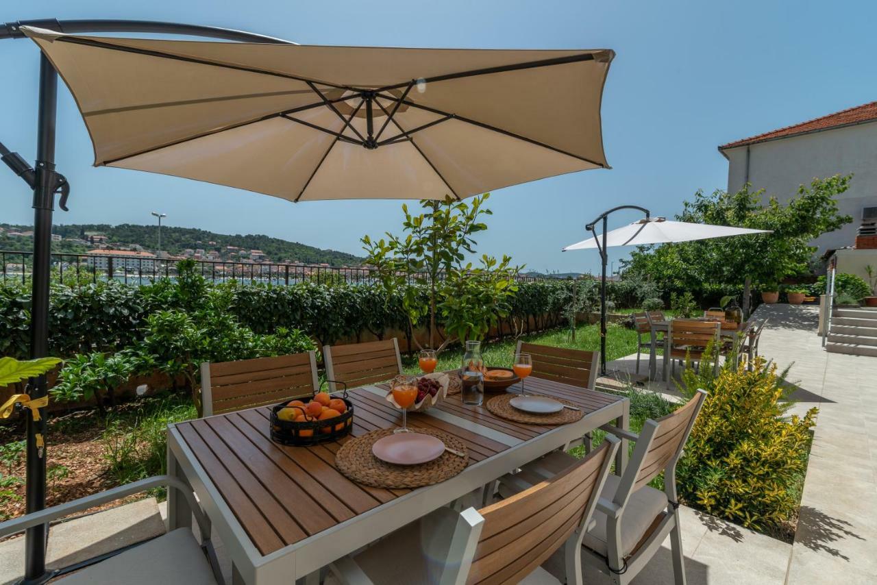 Apartments Flora Трогир Екстериор снимка