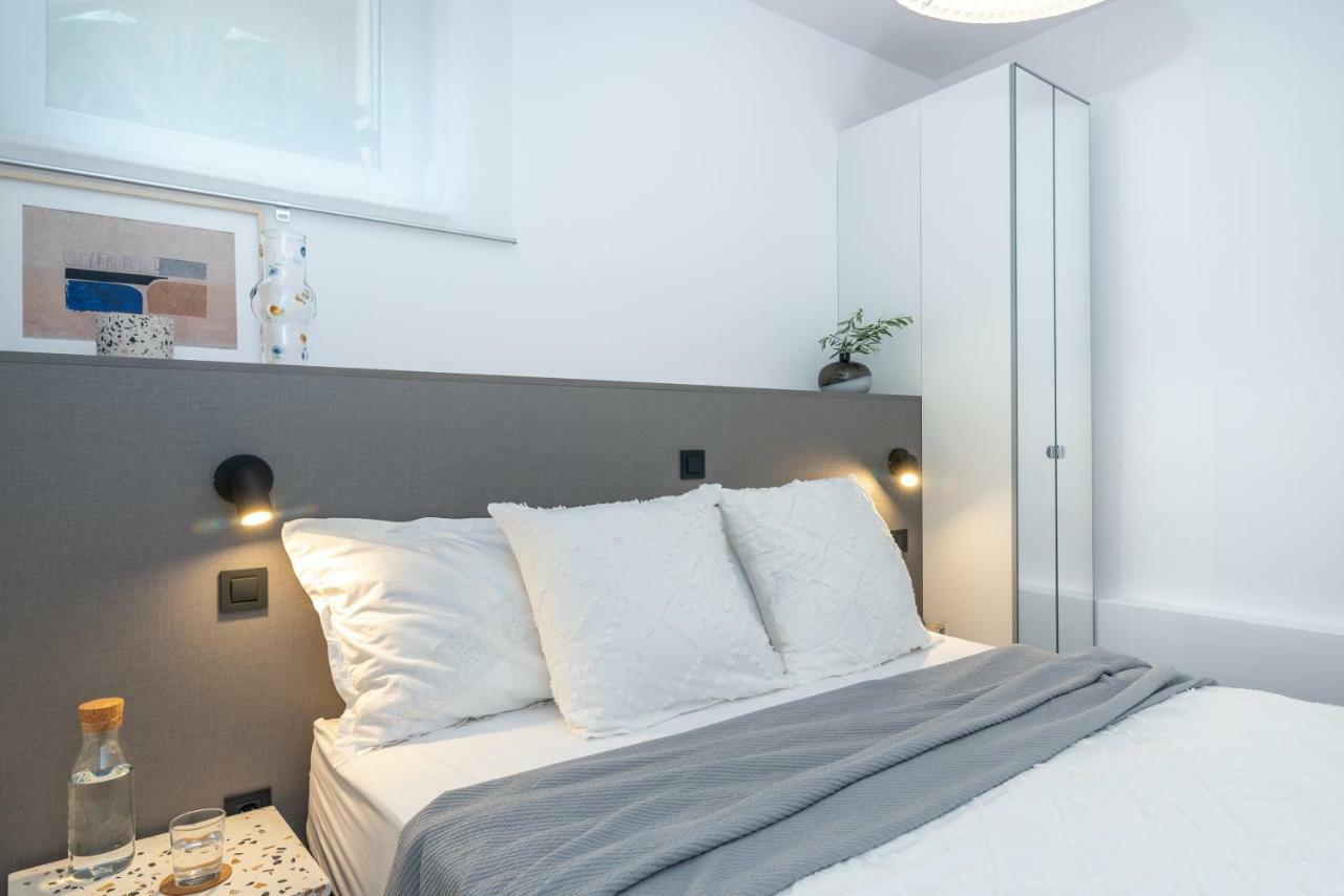 Apartments Flora Трогир Екстериор снимка