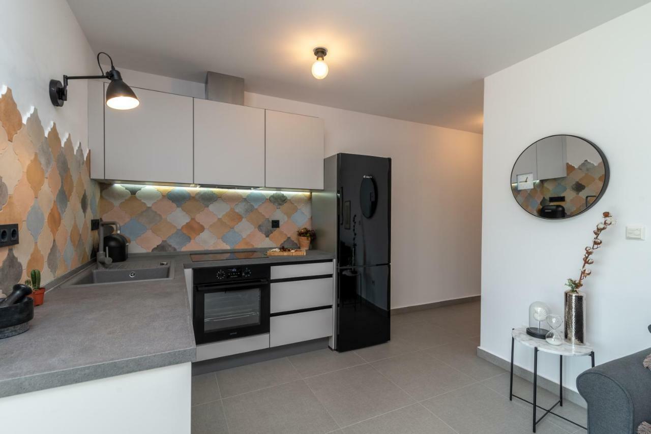 Apartments Flora Трогир Екстериор снимка